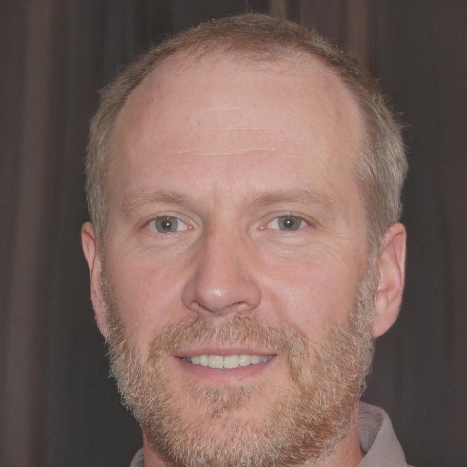 Portrait de Thomas Leroy, analyste financier
